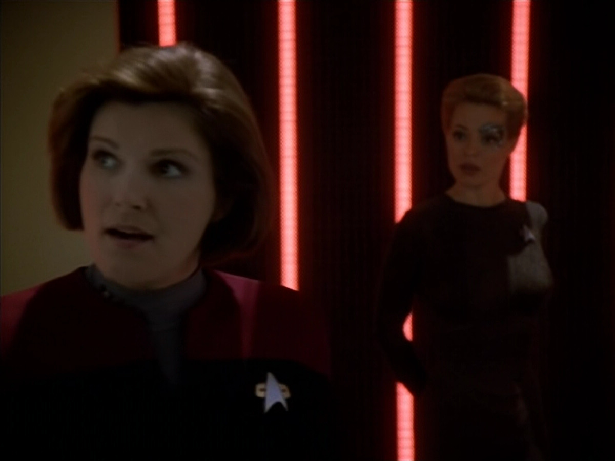 extant_StarTrek_Voyager_4x26-HopeAndFear_03149.jpg