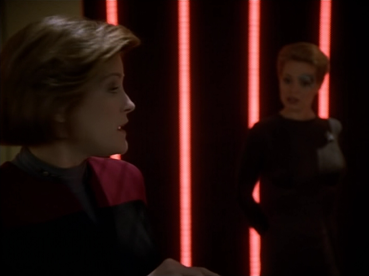 extant_StarTrek_Voyager_4x26-HopeAndFear_03162.jpg