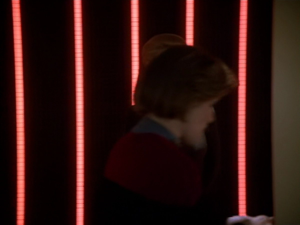 extant_StarTrek_Voyager_4x26-HopeAndFear_03169.jpg
