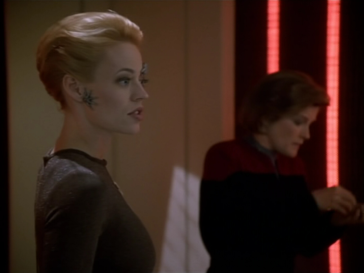 extant_StarTrek_Voyager_4x26-HopeAndFear_03174.jpg