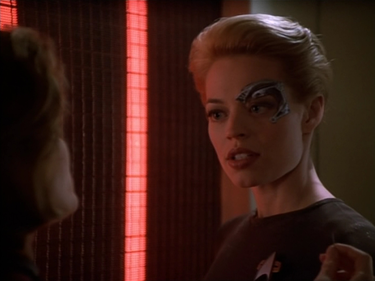 extant_StarTrek_Voyager_4x26-HopeAndFear_03187.jpg