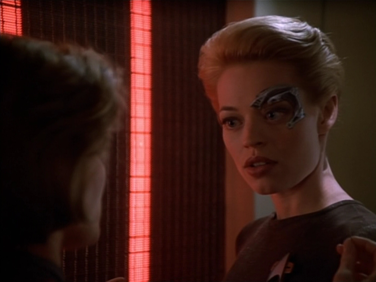 extant_StarTrek_Voyager_4x26-HopeAndFear_03189.jpg
