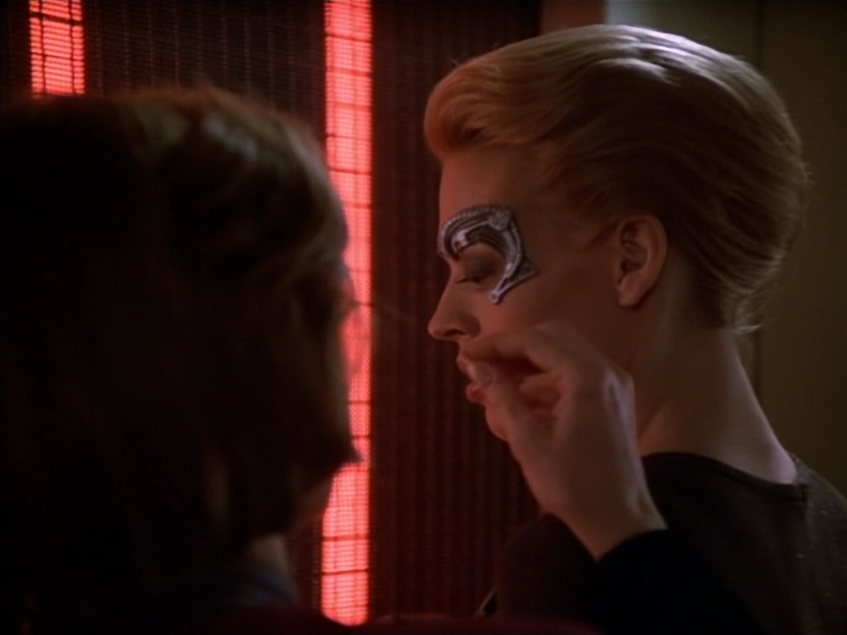 extant_StarTrek_Voyager_4x26-HopeAndFear_03193.jpg