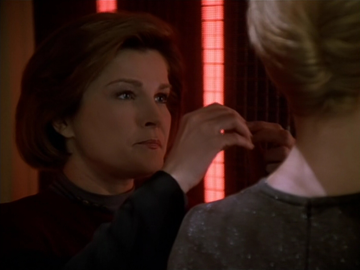 extant_StarTrek_Voyager_4x26-HopeAndFear_03200.jpg