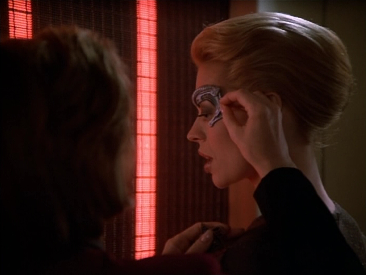 extant_StarTrek_Voyager_4x26-HopeAndFear_03206.jpg