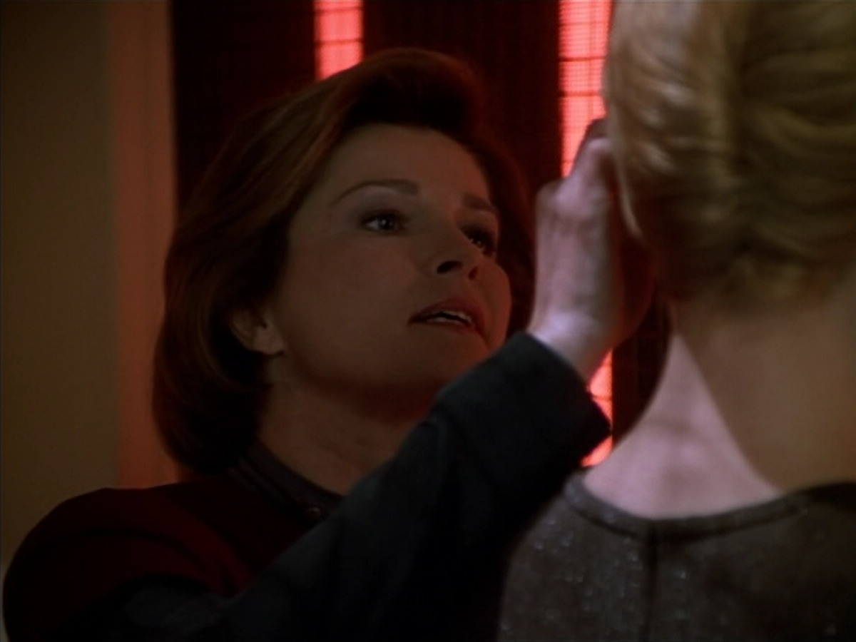 extant_StarTrek_Voyager_4x26-HopeAndFear_03220.jpg