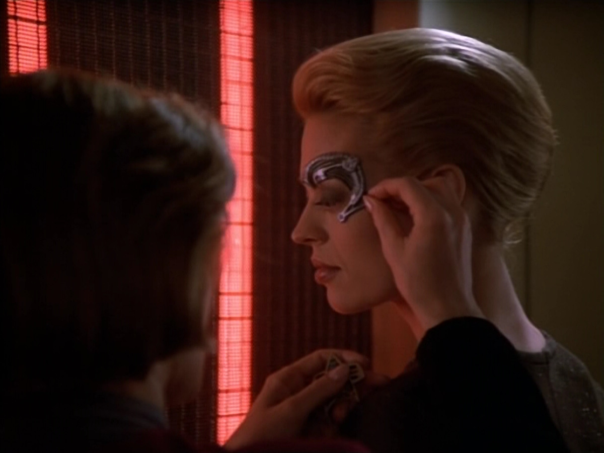 extant_StarTrek_Voyager_4x26-HopeAndFear_03286.jpg