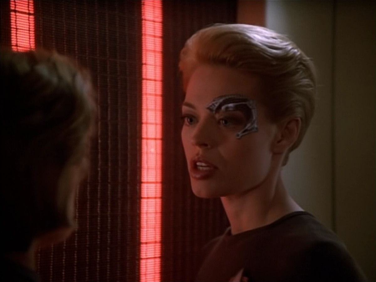 extant_StarTrek_Voyager_4x26-HopeAndFear_03323.jpg