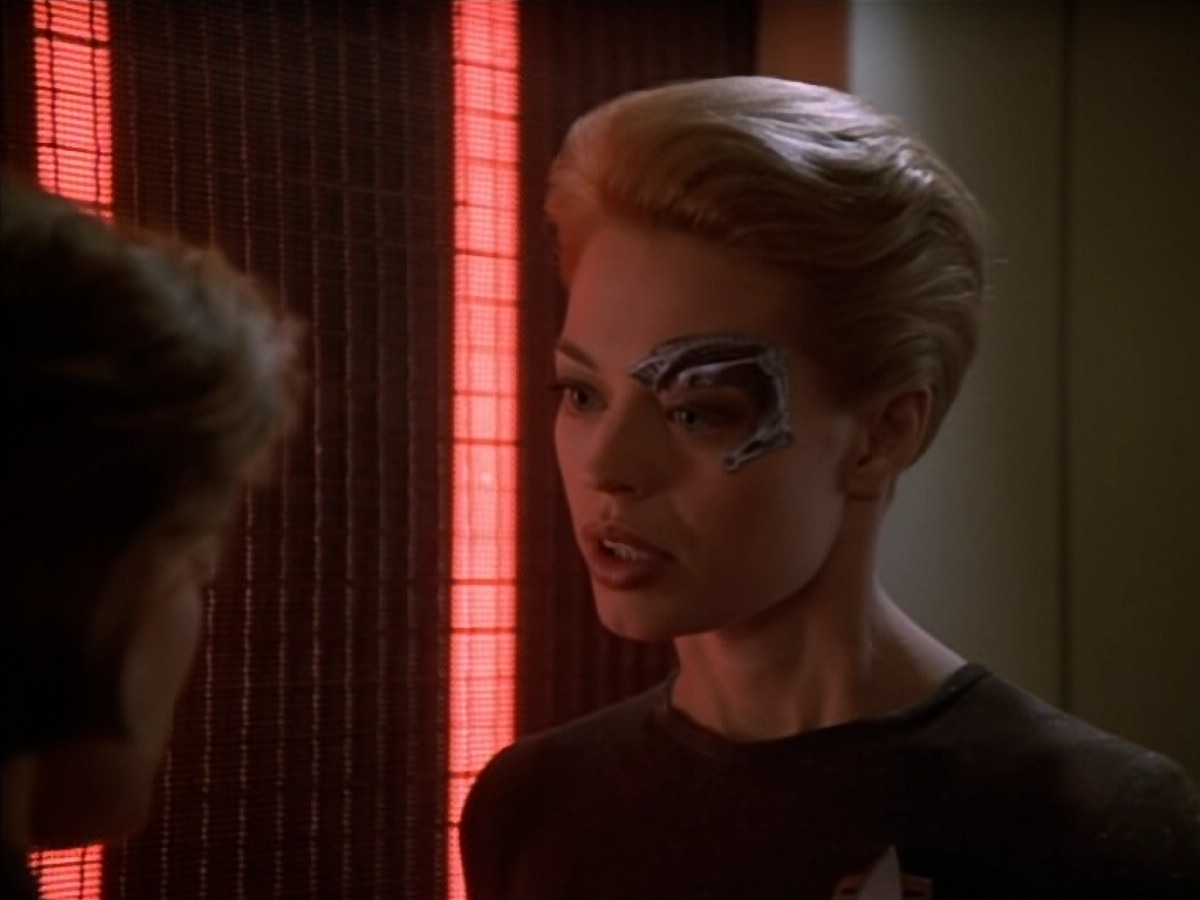 extant_StarTrek_Voyager_4x26-HopeAndFear_03324.jpg