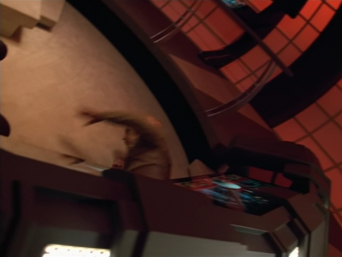 extant_StarTrek_Voyager_4x26-HopeAndFear_03451.jpg