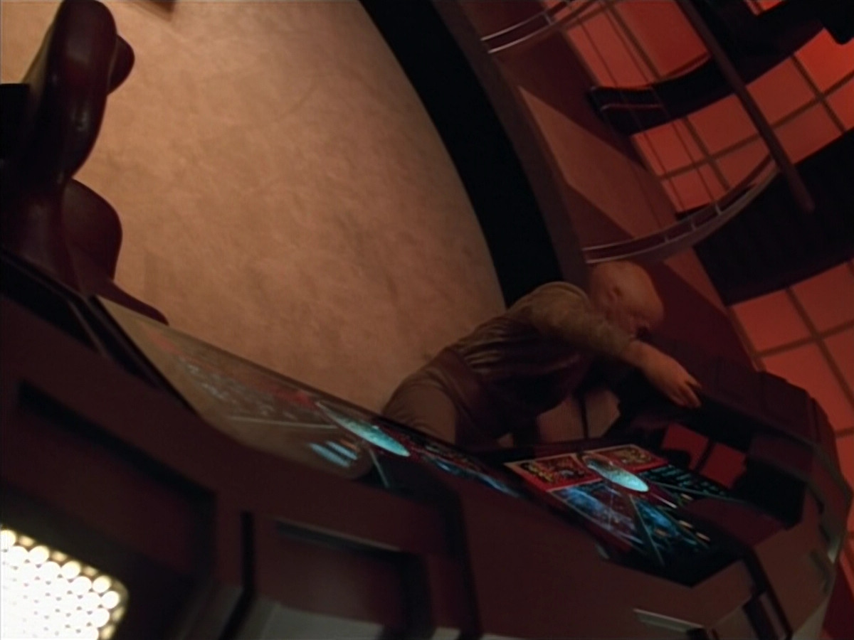extant_StarTrek_Voyager_4x26-HopeAndFear_03456.jpg