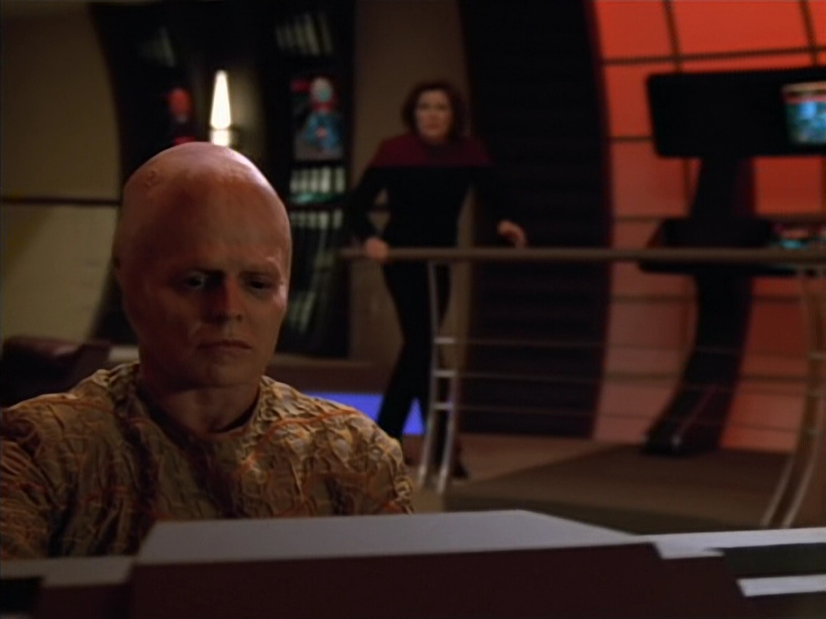 extant_StarTrek_Voyager_4x26-HopeAndFear_03522.jpg