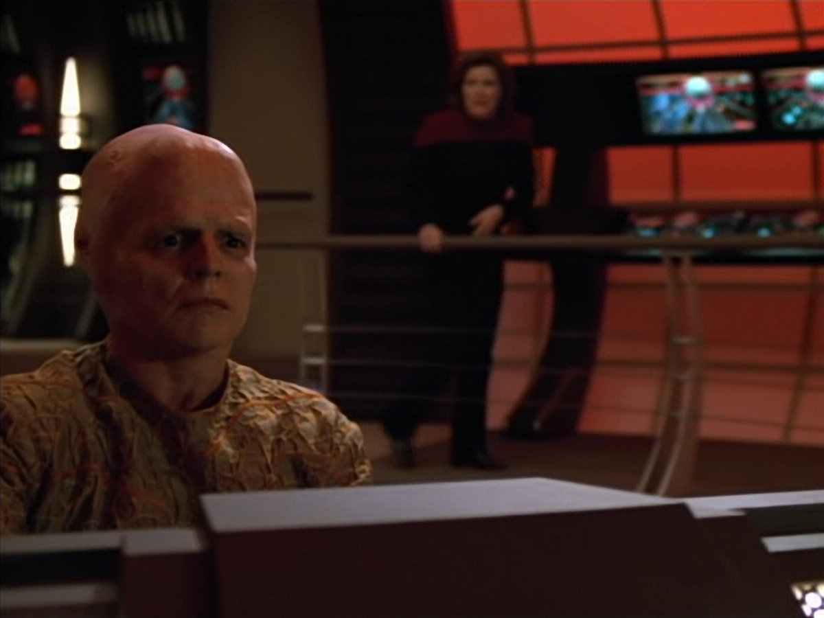 extant_StarTrek_Voyager_4x26-HopeAndFear_03524.jpg