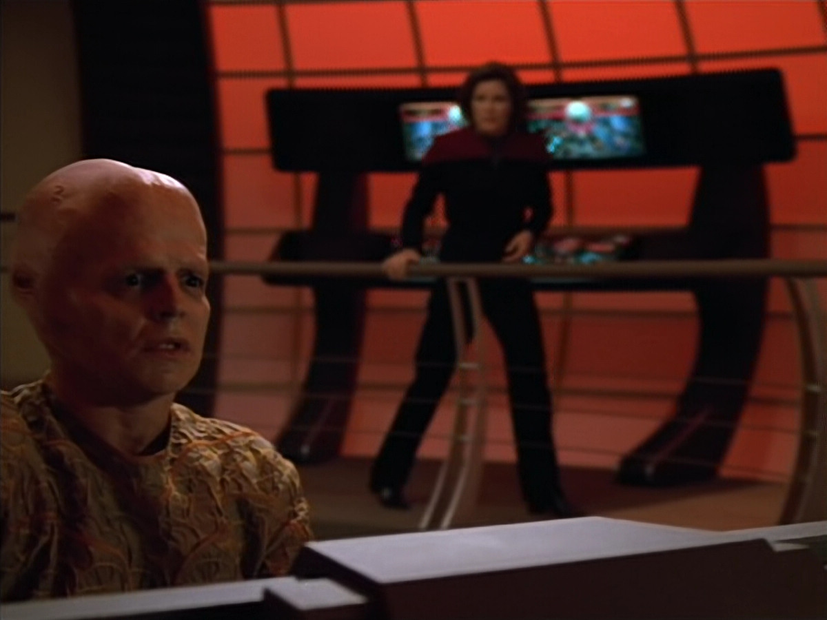 extant_StarTrek_Voyager_4x26-HopeAndFear_03526.jpg