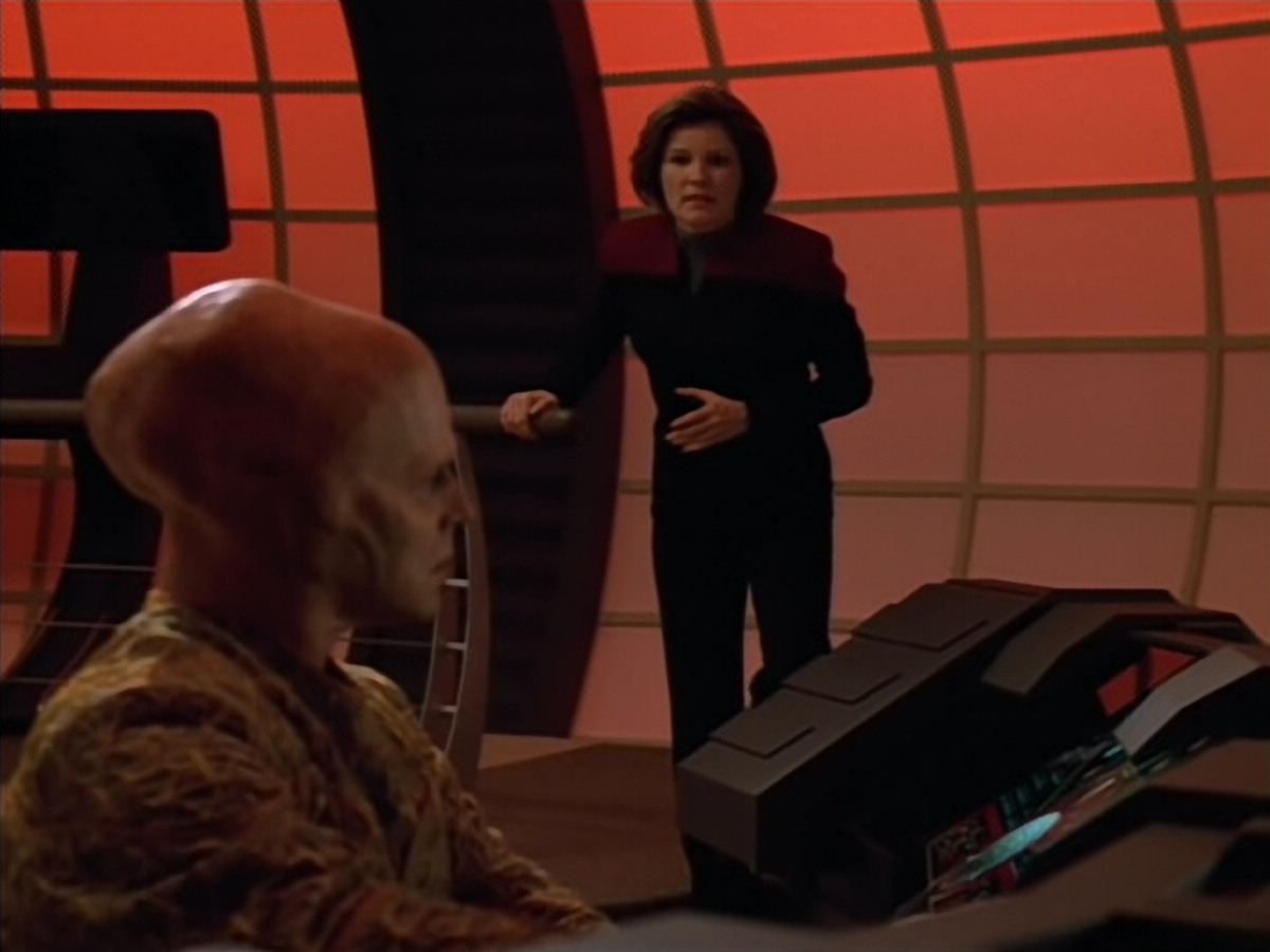 extant_StarTrek_Voyager_4x26-HopeAndFear_03535.jpg