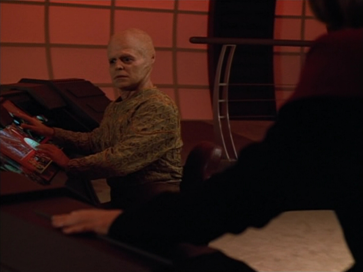 extant_StarTrek_Voyager_4x26-HopeAndFear_03538.jpg