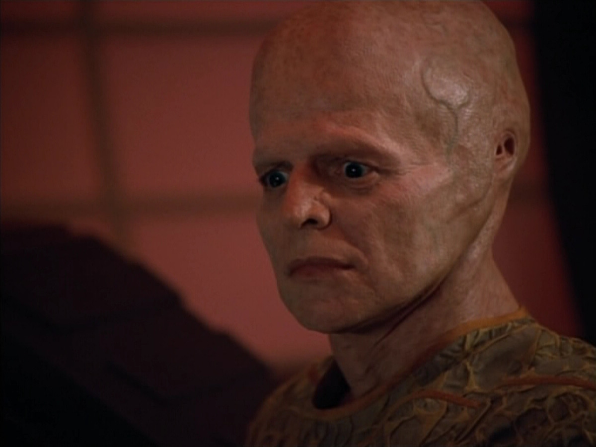 extant_StarTrek_Voyager_4x26-HopeAndFear_03543.jpg