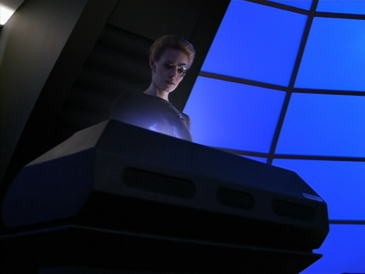 extant_StarTrek_Voyager_4x26-HopeAndFear_03553.jpg