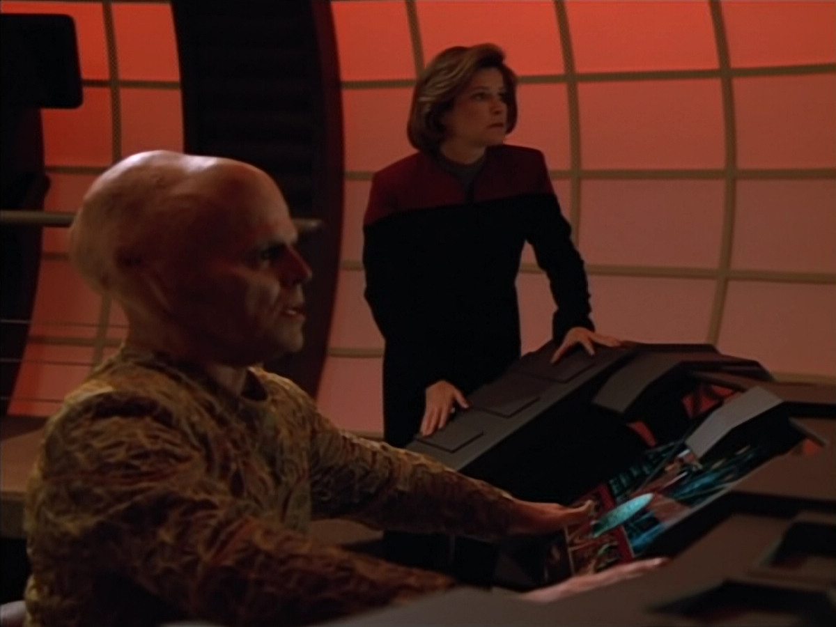 extant_StarTrek_Voyager_4x26-HopeAndFear_03558.jpg