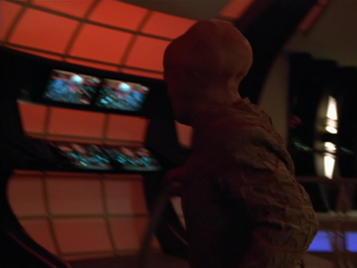 extant_StarTrek_Voyager_4x26-HopeAndFear_03603.jpg
