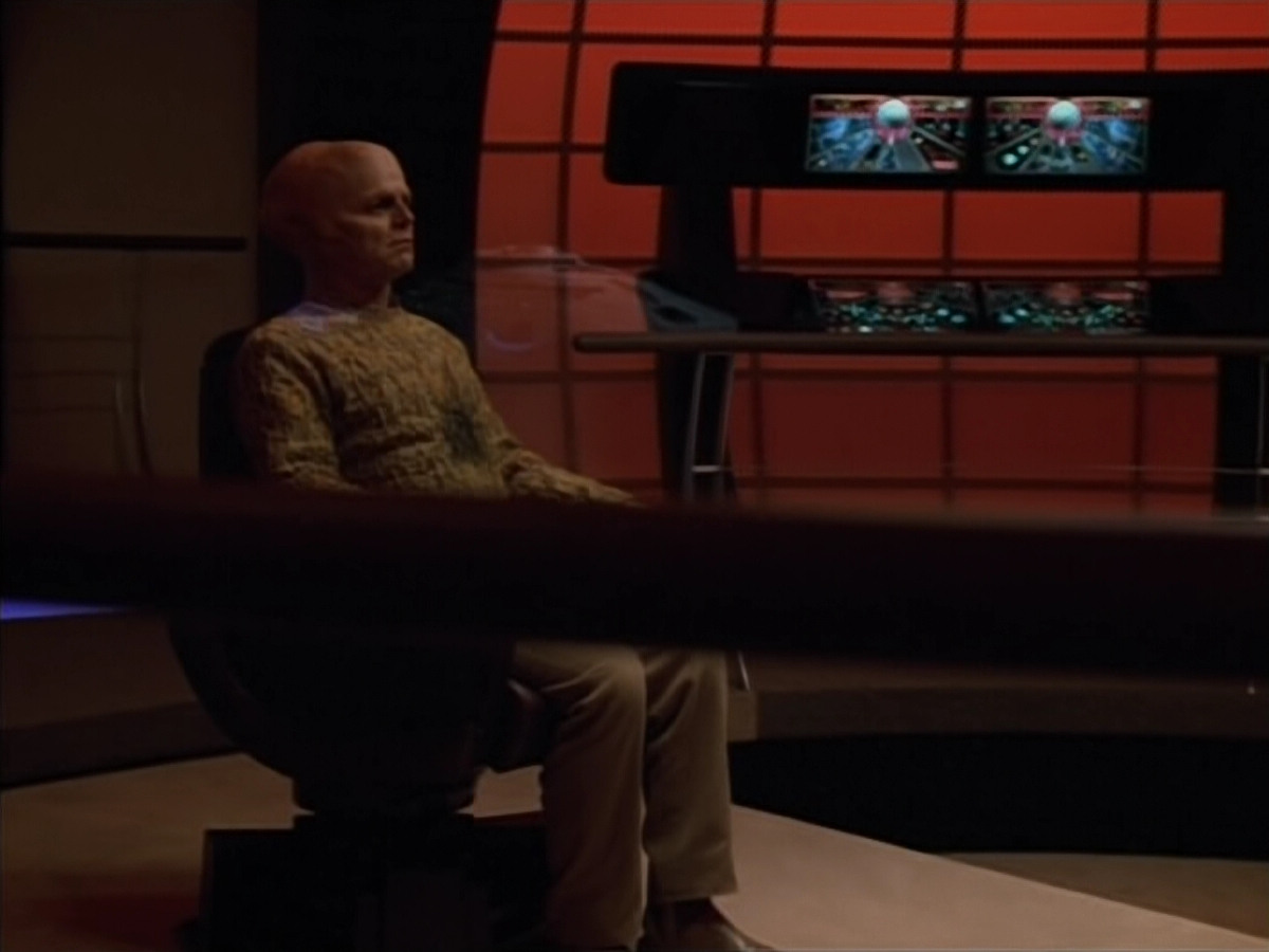 extant_StarTrek_Voyager_4x26-HopeAndFear_03671.jpg