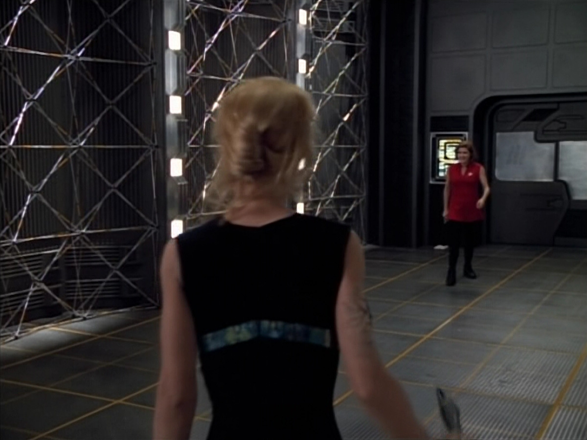 extant_StarTrek_Voyager_4x26-HopeAndFear_03705.jpg