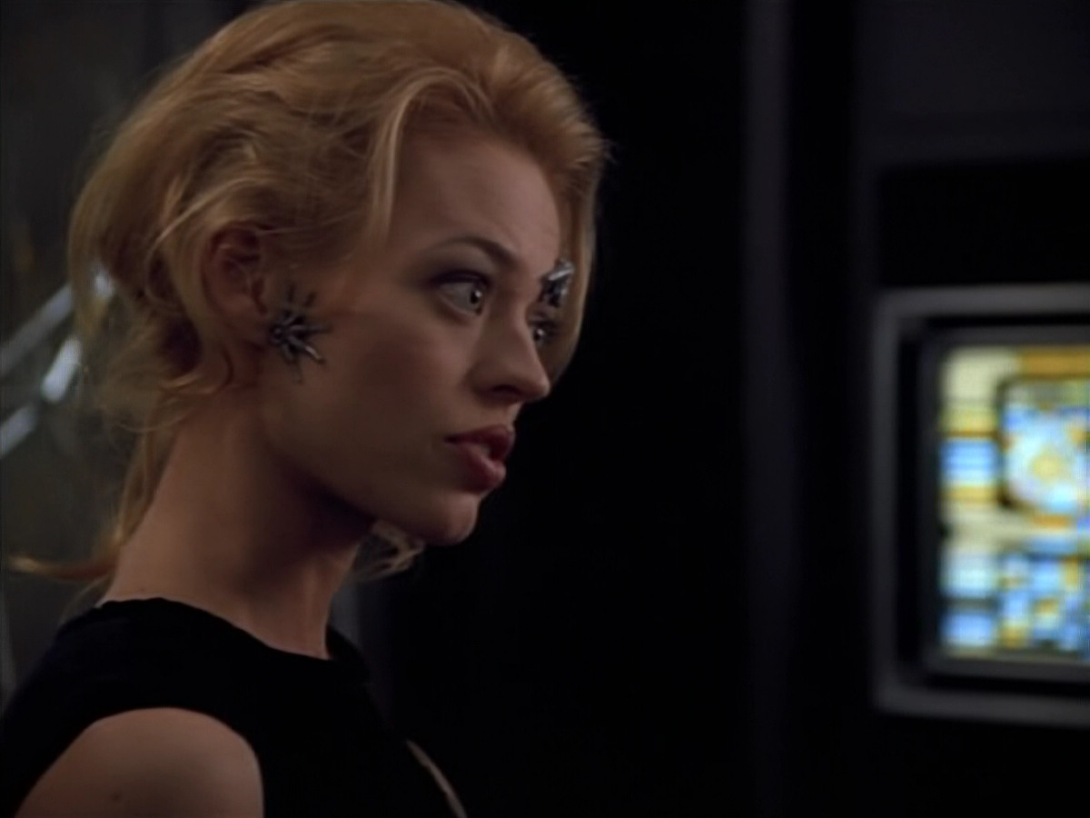 extant_StarTrek_Voyager_4x26-HopeAndFear_03733.jpg