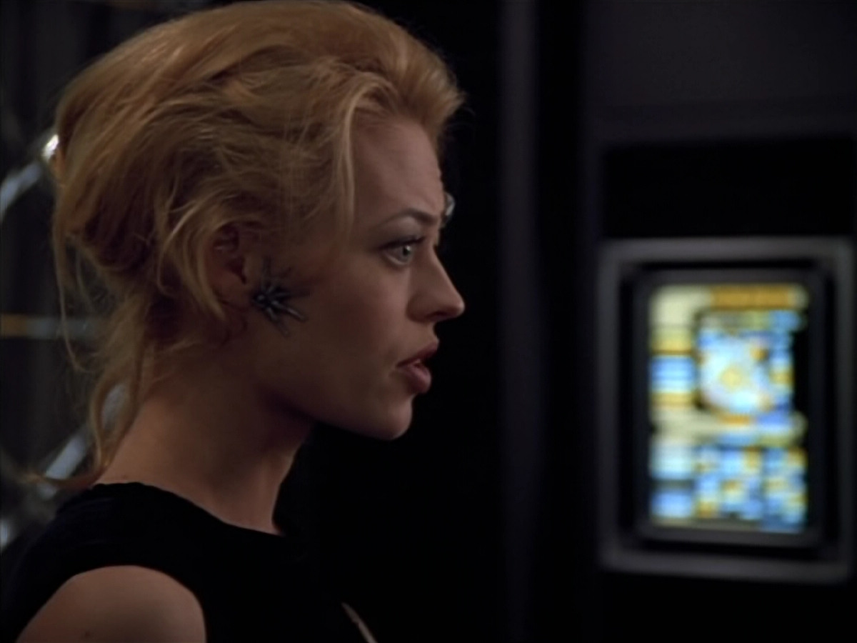 extant_StarTrek_Voyager_4x26-HopeAndFear_03739.jpg