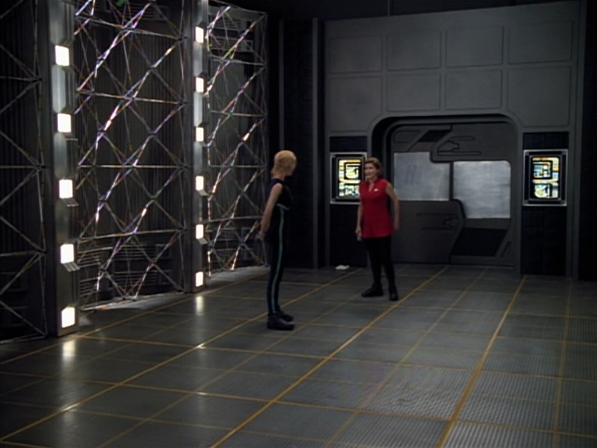 extant_StarTrek_Voyager_4x26-HopeAndFear_03802.jpg
