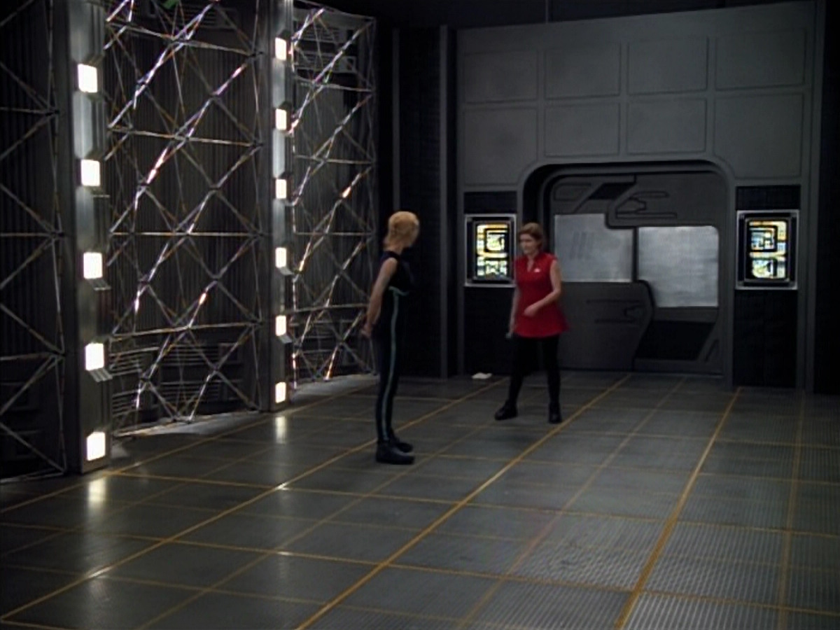 extant_StarTrek_Voyager_4x26-HopeAndFear_03803.jpg