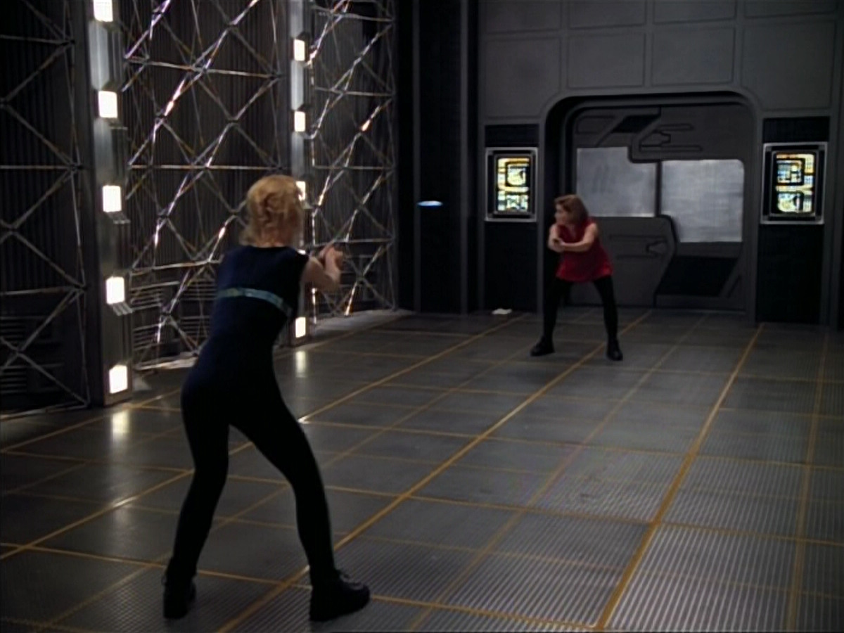 extant_StarTrek_Voyager_4x26-HopeAndFear_03811.jpg