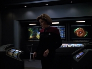 extant_StarTrek_Voyager_4x26-HopeAndFear_01950.jpg