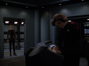 extant_StarTrek_Voyager_4x26-HopeAndFear_01960.jpg