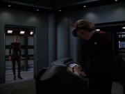 extant_StarTrek_Voyager_4x26-HopeAndFear_01961.jpg