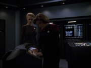 extant_StarTrek_Voyager_4x26-HopeAndFear_01970.jpg