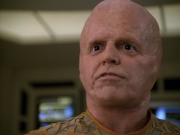 extant_StarTrek_Voyager_4x26-HopeAndFear_02539.jpg