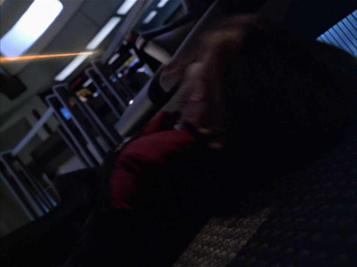 extant_StarTrek_VOY_6x01-EquinoxPart2_00138.jpg