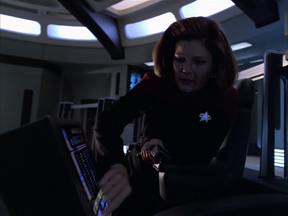 extant_StarTrek_VOY_6x01-EquinoxPart2_00143.jpg
