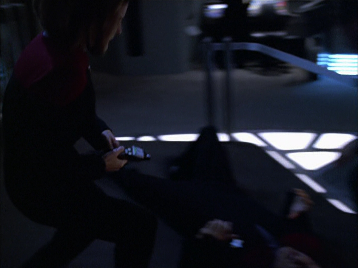 extant_StarTrek_VOY_6x01-EquinoxPart2_00157.jpg