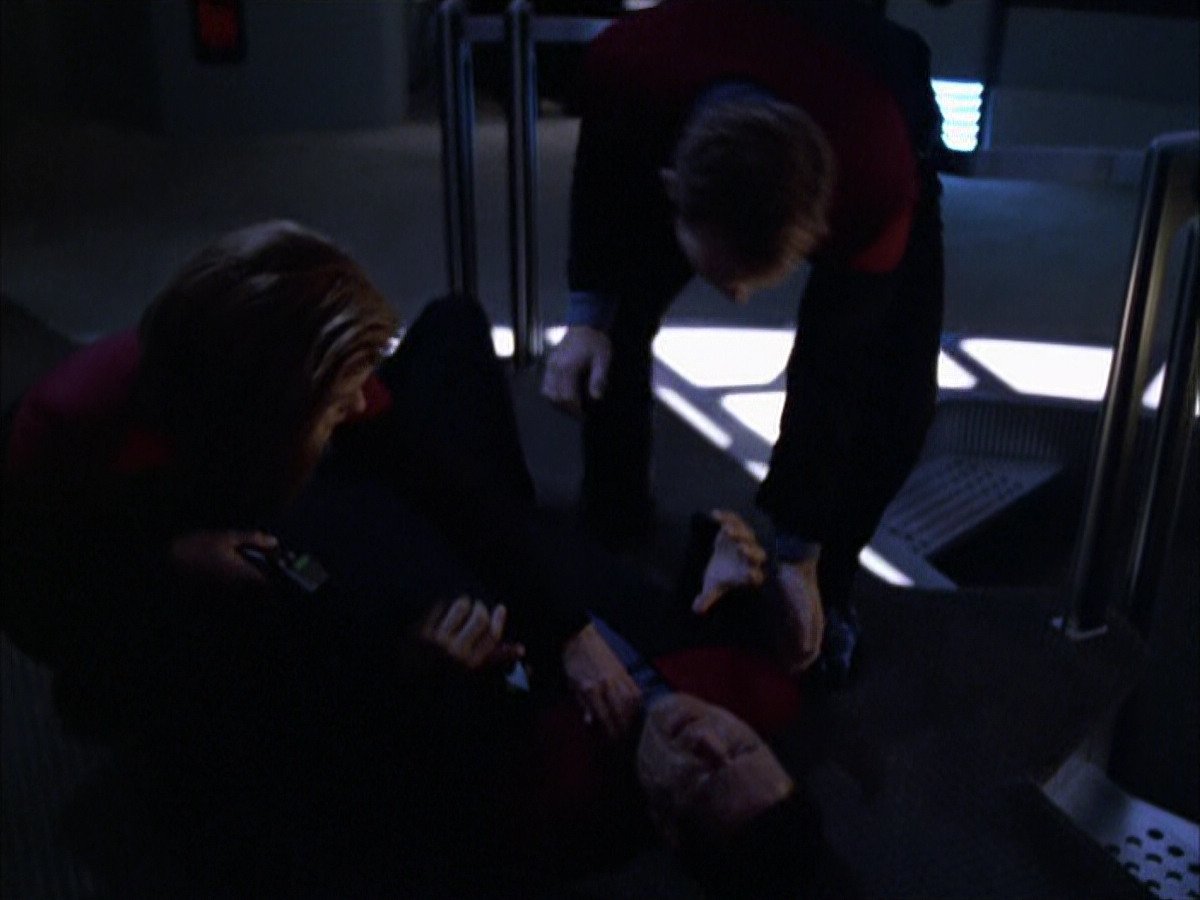 extant_StarTrek_VOY_6x01-EquinoxPart2_00158.jpg