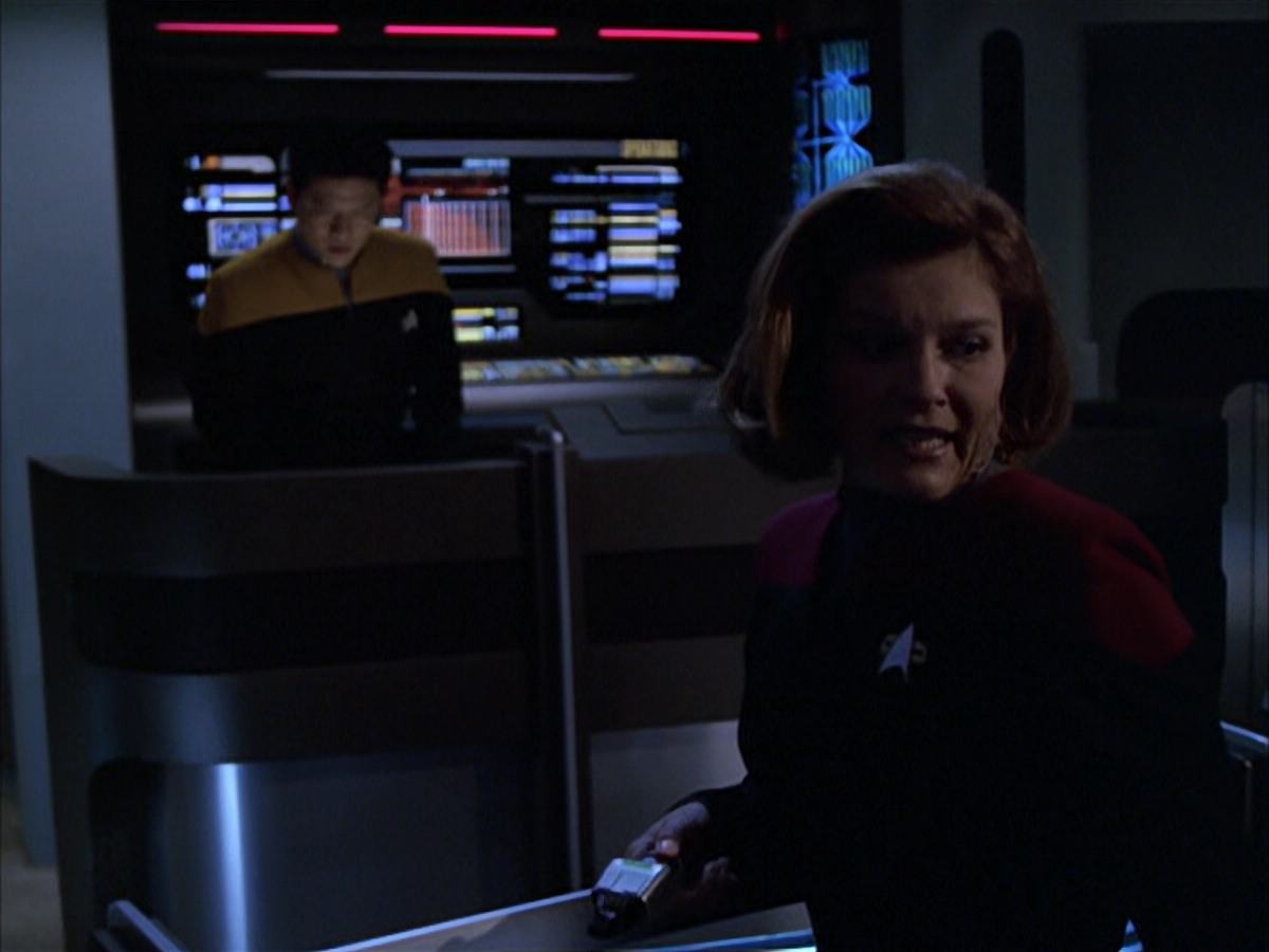 extant_StarTrek_VOY_6x01-EquinoxPart2_00173.jpg