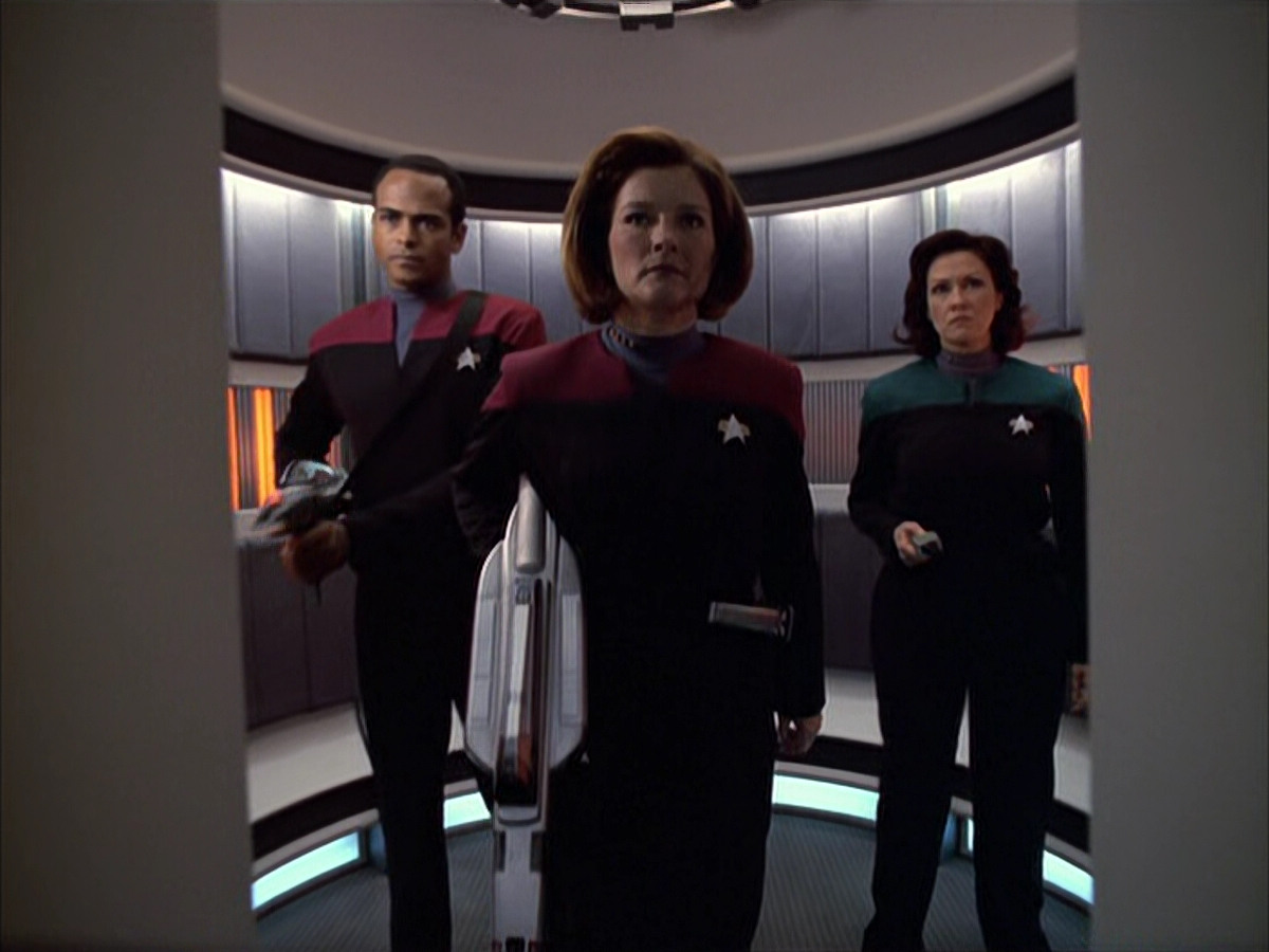 extant_StarTrek_VOY_6x01-EquinoxPart2_00367.jpg