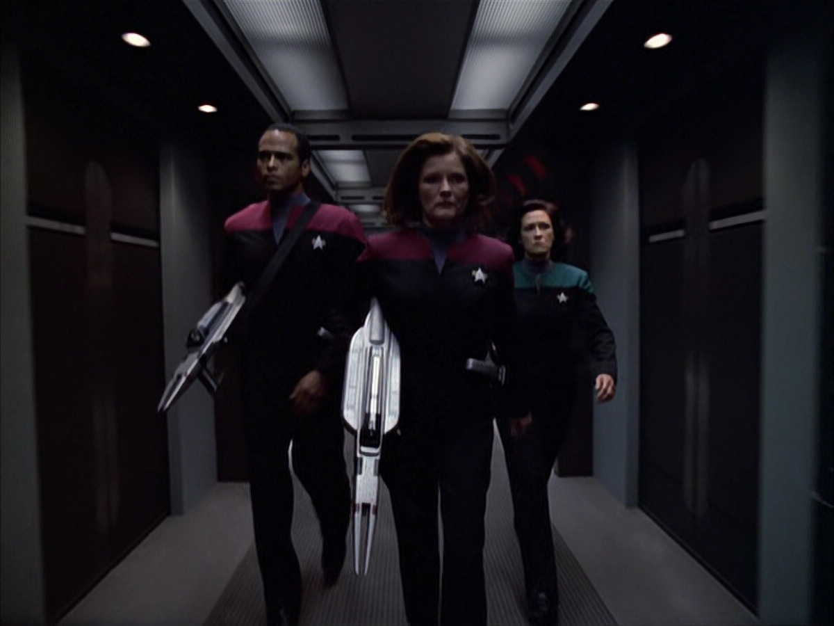 extant_StarTrek_VOY_6x01-EquinoxPart2_00374.jpg