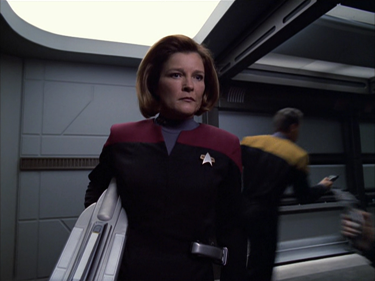 extant_StarTrek_VOY_6x01-EquinoxPart2_00389.jpg