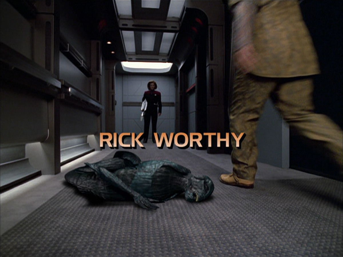 extant_StarTrek_VOY_6x01-EquinoxPart2_00393.jpg