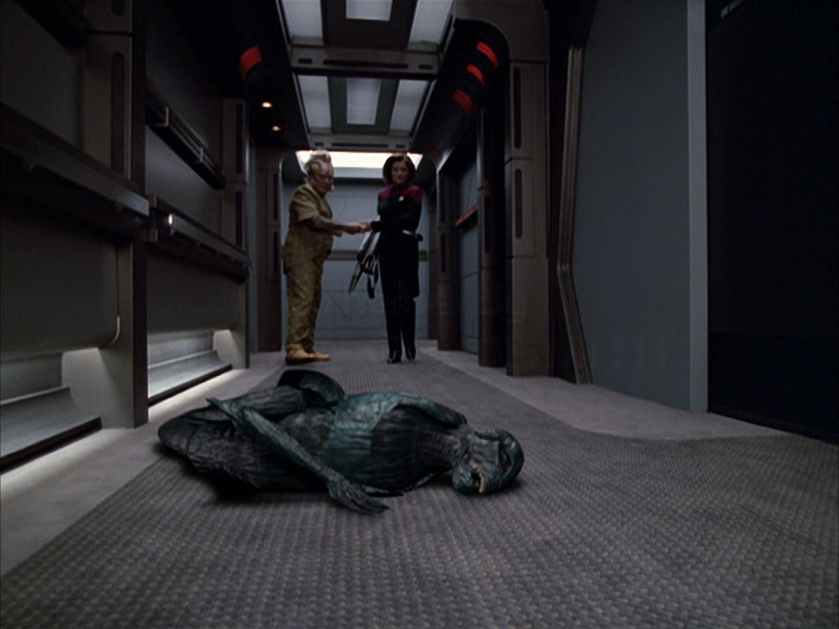 extant_StarTrek_VOY_6x01-EquinoxPart2_00398.jpg