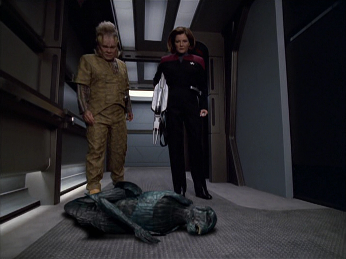 extant_StarTrek_VOY_6x01-EquinoxPart2_00402.jpg