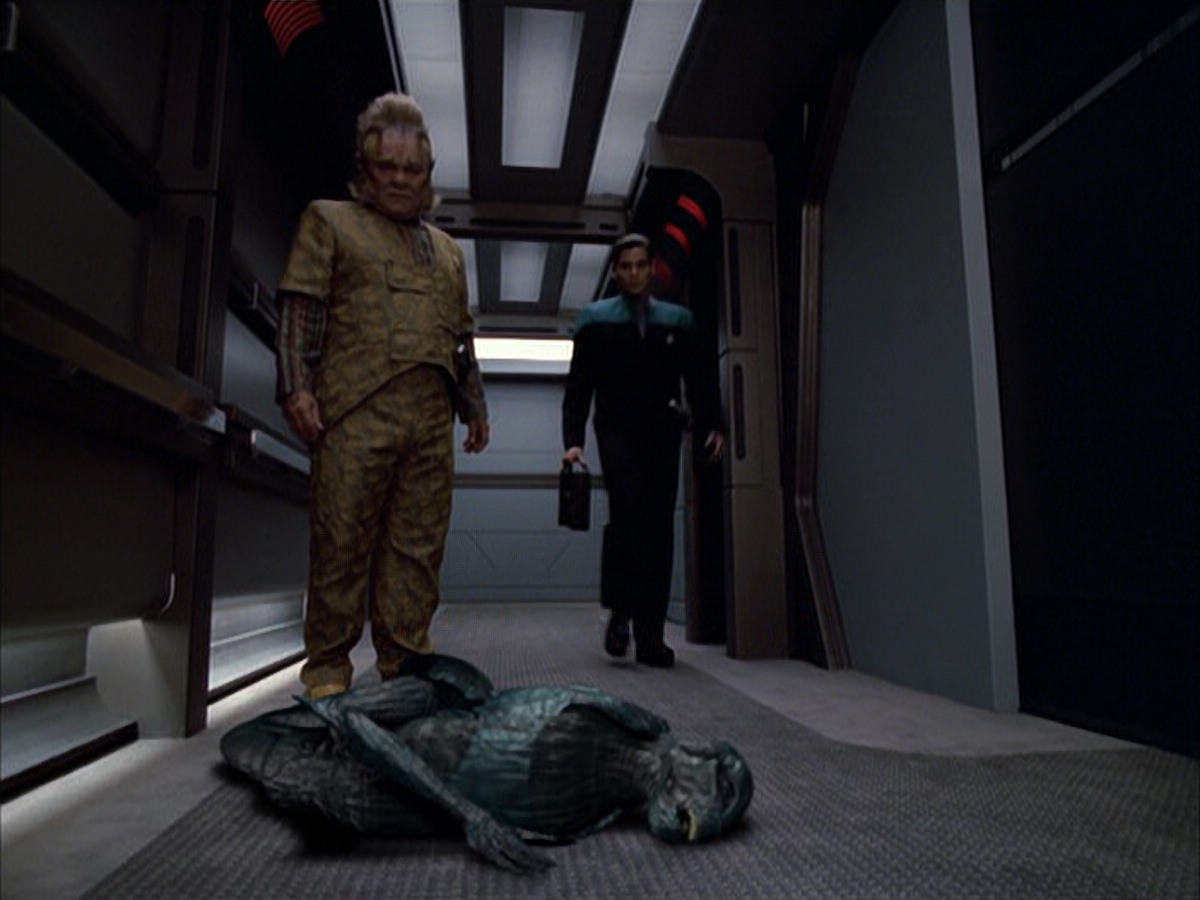 extant_StarTrek_VOY_6x01-EquinoxPart2_00407.jpg