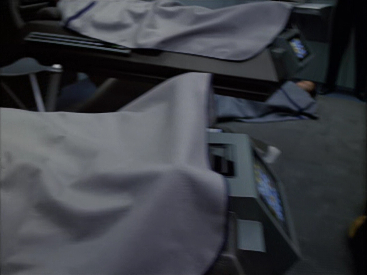extant_StarTrek_VOY_6x01-EquinoxPart2_00411.jpg