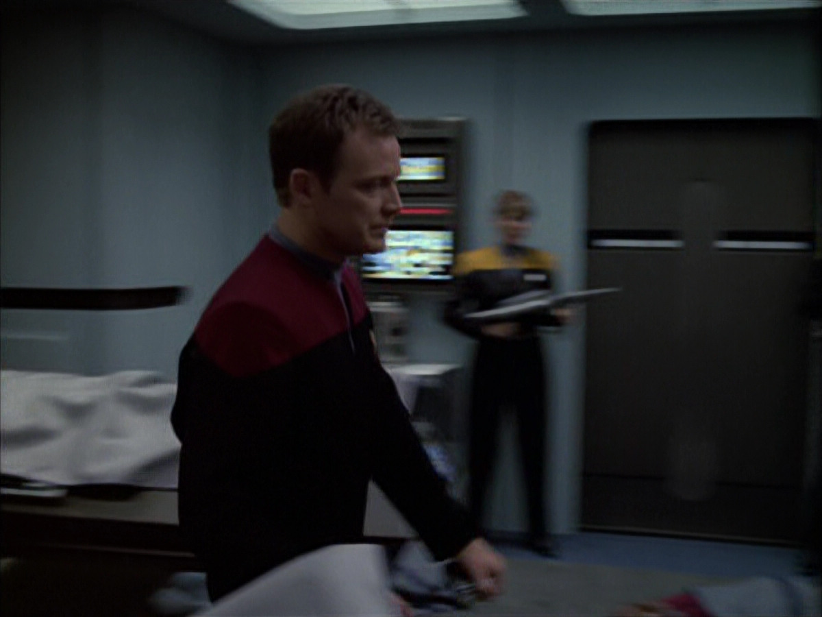 extant_StarTrek_VOY_6x01-EquinoxPart2_00424.jpg